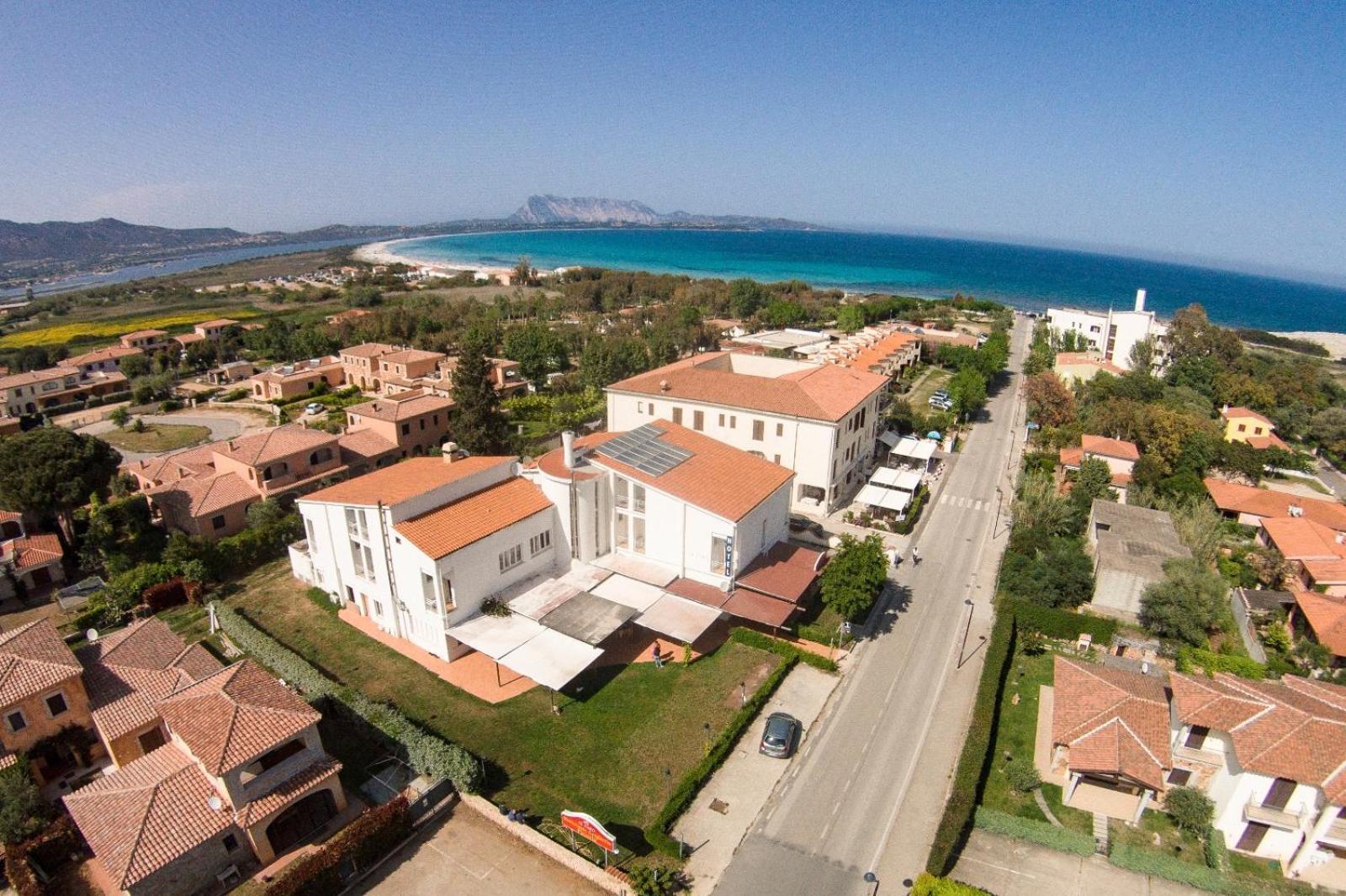 Hotel Al Faro Spiaggia La Cinta Santeodoro San Teodoro  Exterior foto